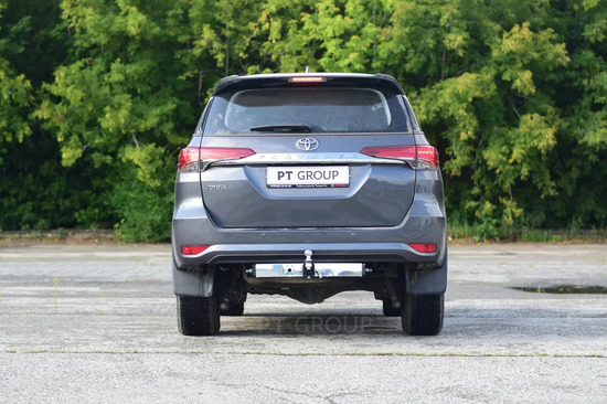 Фаркоп PT Group с хромированной накладкой для Toyota Fortuner 2015-2022. Артикул 09111501