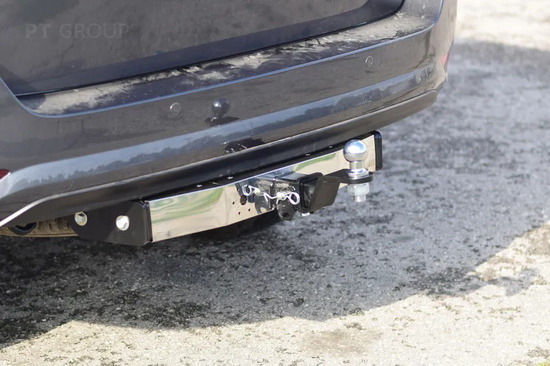 Фаркоп PT Group с хромированной накладкой для Toyota Fortuner 2015-2022. Артикул 09111501