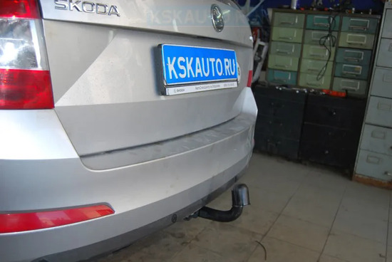 Фаркоп Auto-Hak для Skoda Octavia A7 лифтбек 2013-2020. Артикул H 20