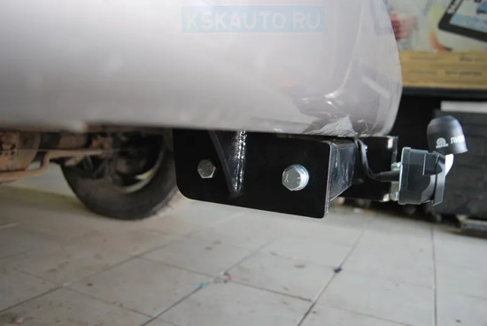 Фаркоп Лидер-Плюс для Lexus LX 470 1997-2007. Фланцевое крепление. Артикул L104-F