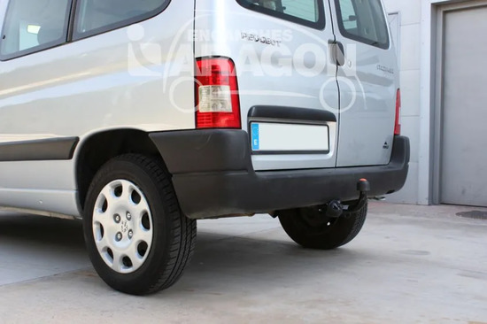 Фаркоп Aragon для Peugeot Partner I (Origin) 1997-2012. Артикул E1212AA