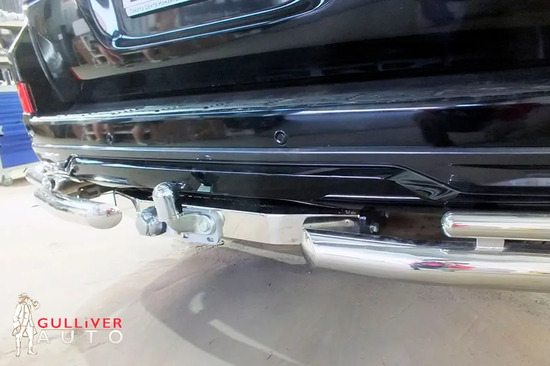 Тюнинговый фаркоп Bosal с металлической накладкой для Lexus LX 2007-2022. Фланцевое крепление. Артикул 3018-FL