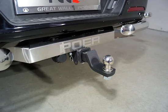 Фаркоп ТСС оцинкованный под американский квадрат для Great Wall Poer 2.0TD 4WD 2021-2022 с накладкой из нержавеющей стали. Артикул TCU00289