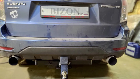 Фаркоп Bizon для Subaru Forester III SH 2008-2012 с накладкой из нержавеющей стали. Быстросъемный крюк. Артикул FA 0210-E(N)