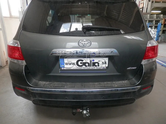 Фаркоп Galia оцинкованный для Toyota Highlander II 2010-2013. Быстросъемный крюк. Артикул T068C