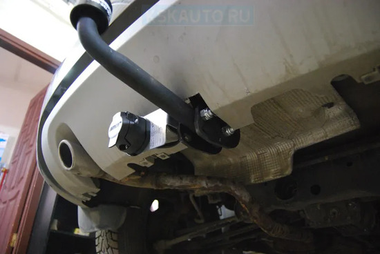 Фаркоп AvtoS для Renault Duster I до рестайлинга 2010-2015. Артикул RN 13