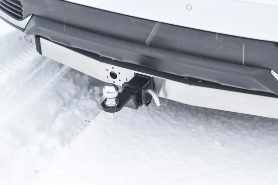 Фаркоп PT Group для Toyota RAV4 IV 2013-2019 с нержавеющей накладкой. Артикул LNX991101