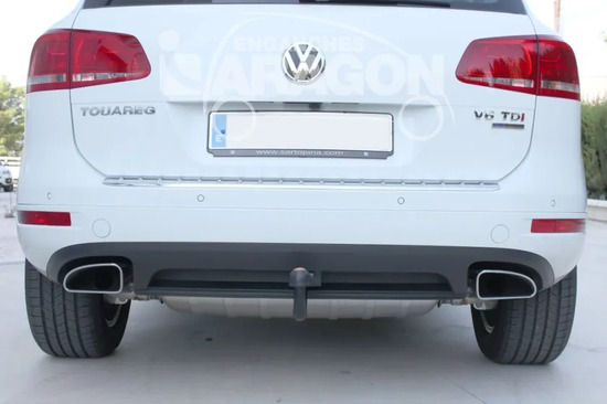 Фаркоп Aragon (быстросъемный крюк, вертикальное крепление) для Volkswagen Touareg II 4x4 2010-2017.. Артикул E6710AV