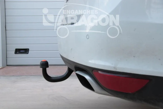 Фаркоп Aragon (быстросъемный крюк, вертикальное крепление) для Volkswagen Touareg II 4x4 2010-2017.. Артикул E6710AV