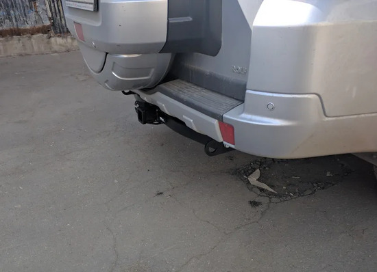 Фаркоп Bizon для Mitsubishi Pajero IV 2006-2022 с накладкой из нержавеющей стали. Артикул FA 0978-E(N)