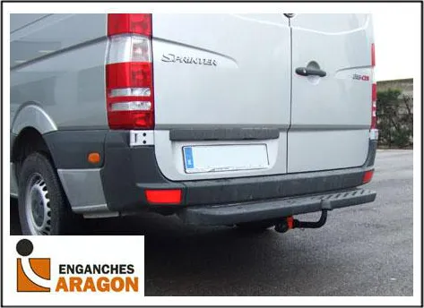 Фаркоп Aragon для Volkswagen Crafter II со ступенькой 2006-2016. Артикул E4107GA