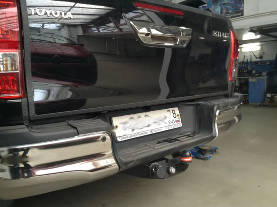 Фаркоп Oris (ранее Bosal) для Toyota Hilux VIII 2015-2022. Фланцевое крепление. Артикул 3093-F