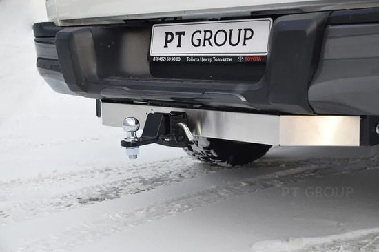 Фаркоп PT Group для Toyota Hilux VIII 2015-2022 с хромированной накладкой. Артикул 09121501