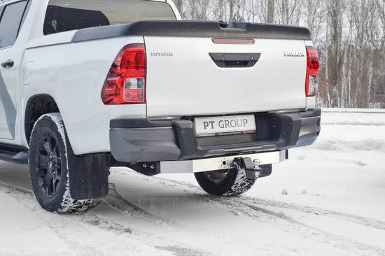 Фаркоп PT Group для Toyota Hilux VIII 2015-2022 с хромированной накладкой. Артикул 09121501
