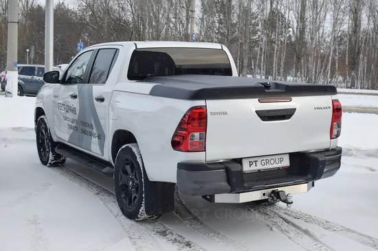 Фаркоп PT Group для Toyota Hilux VIII 2015-2022 с хромированной накладкой. Артикул 09121501