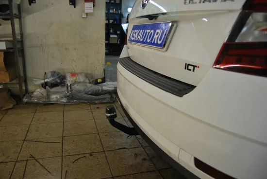 Фаркоп Westfalia для Seat Leon III хэтчбек, универсал 2012-2020. Быстросъемный крюк. Артикул 317132600001
