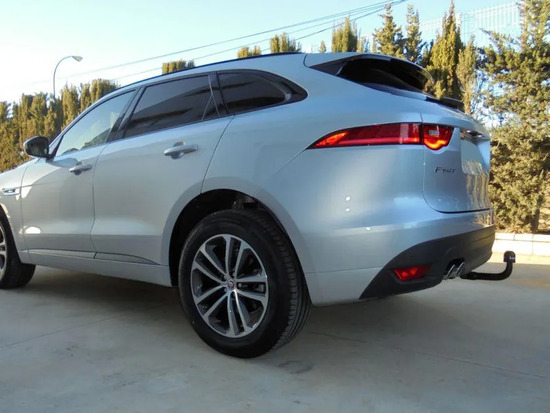 Фаркоп Aragon (быстросъемный крюк, вертикальное крепление) для Jaguar F-Pace 2016-2022. Артикул E2802AV