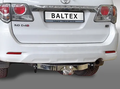Фаркоп Baltex для Toyota Fortuner I 2013-2015 с накладкой из нержавеющей стали. Фланцевое крепление. Артикул 24258808E