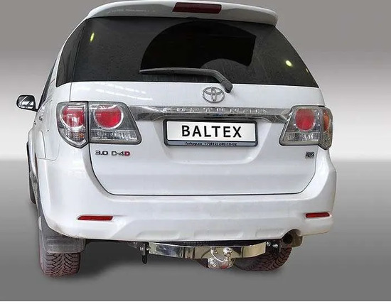 Фаркоп Baltex для Toyota Fortuner I 2013-2015 с накладкой из нержавеющей стали. Фланцевое крепление. Артикул 24258808E