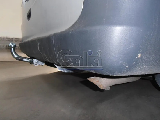 Фаркоп Galia оцинкованный для Mercedes-Benz Viano W639 RWD 2003-2014. Быстросъемный крюк. Артикул M108C