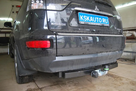 Фаркоп Лидер-Плюс для Mitsubishi Outlander XL 2007-2012. Фланцевое крепление. Артикул M105-F