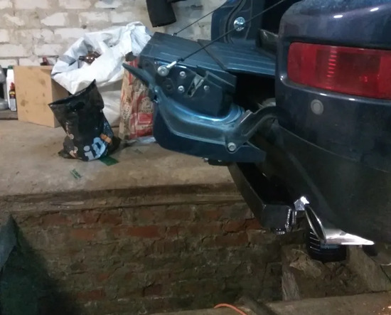 Фаркоп Лидер-Плюс для Mitsubishi Outlander XL 2007-2012. Фланцевое крепление. Артикул M105-F