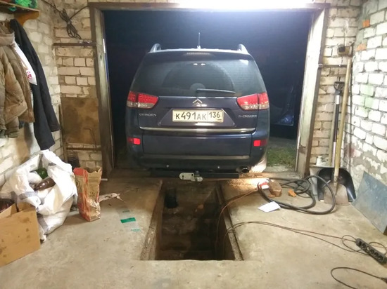 Фаркоп Лидер-Плюс для Mitsubishi Outlander XL 2007-2012. Фланцевое крепление. Артикул M105-F