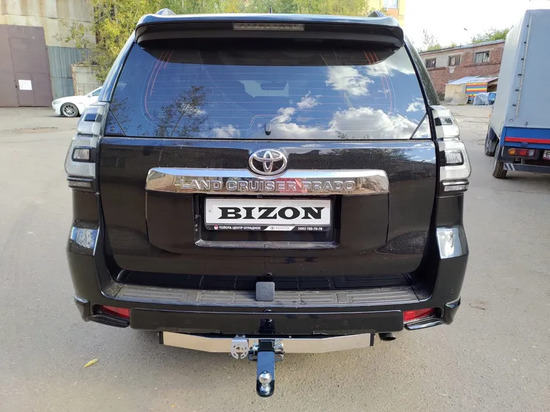 Фаркоп Bizon для Toyota Land Cruiser Prado 120 2002-2009 с накладкой из нержавеющей стали. Быстросъемный крюк. Артикул FA 1009-E(N)
