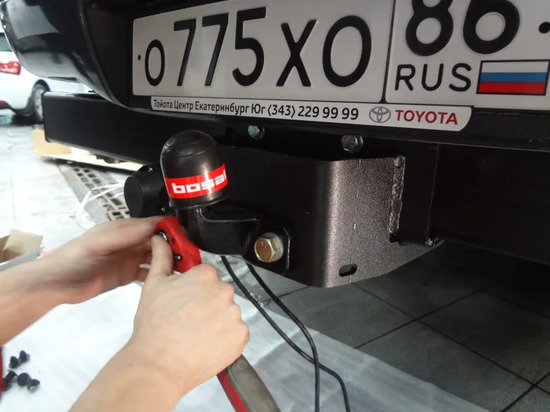 Фаркоп Oris (ранее Bosal) для Toyota Hilux VII 2008-2015. Фланцевое крепление. Артикул 3065-F