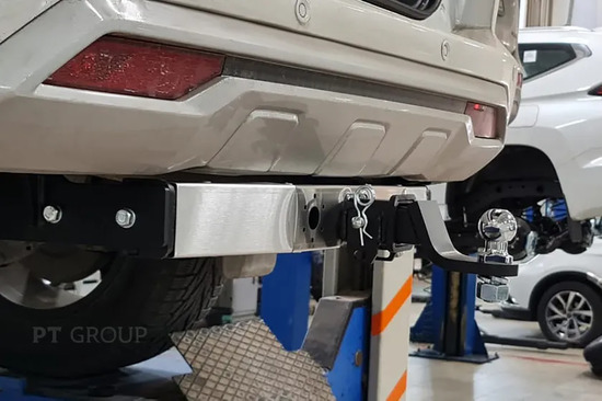 Фаркоп PT Group под американский квадрат для Mitsubishi Pajero Sport III рестайлинг 2021-2022 с нержавеющей накладкой. Артикул MPS-21-991101.22