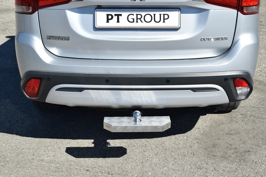 Подножка-накладка PT Group на фаркоп. Артикул TOW990106