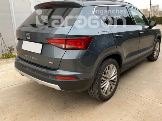 Фаркоп Aragon для Seat Ateca 2016-2022. Быстросъемный крюк. Артикул E5815AV