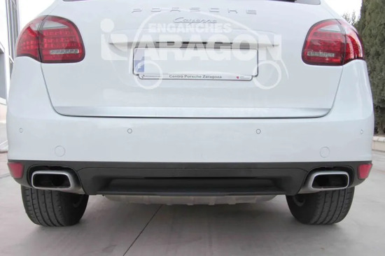 Фаркоп Aragon (быстросъемный крюк, вертикальное крепление) для Porshe Cayenne II 2010-2017.. Артикул E6710AV