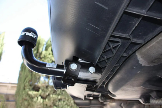 Фаркоп Aragon для Volkswagen Passat B6 седан, универсал (вкл. 4x4) 2005-2010. Артикул E6702DA