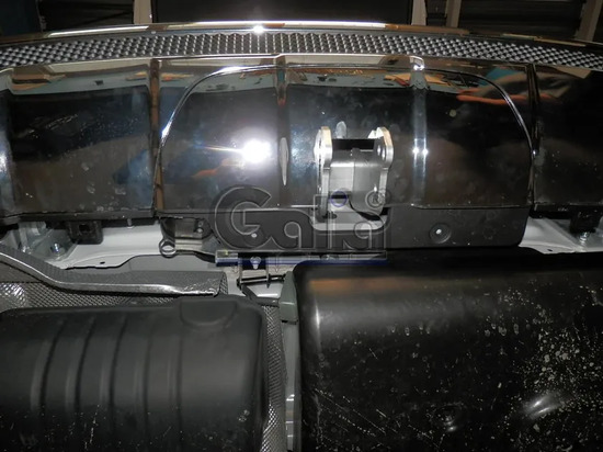 Фаркоп Galia оцинкованный для Mercedes-Benz GL-Класс X164 2005-2012 (кроме AMG). Быстросъемный крюк. Артикул M115C