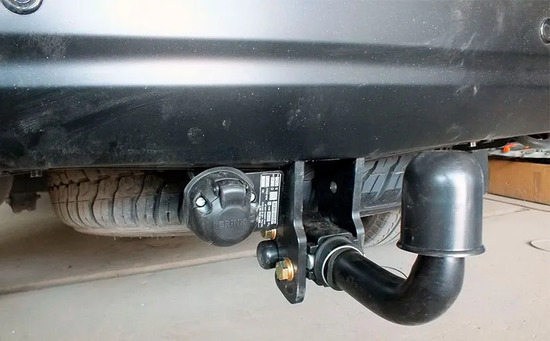 Фаркоп Auto-Hak для Toyota Land Cruiser 200 2007-2022. Быстросъемный крюк. Артикул 0 70A