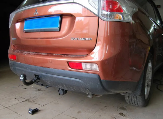 Фаркоп Brink (Thule) для Mitsubishi Outlander III AB9 2/4WD (вкл. PHEV) 2012-2018. Быстросъемный крюк. Артикул 567900