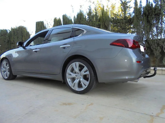 Фаркоп Aragon (быстросъемный крюк, вертикальное крепление) для Infiniti Q70 2014-2022. Артикул E2201AV