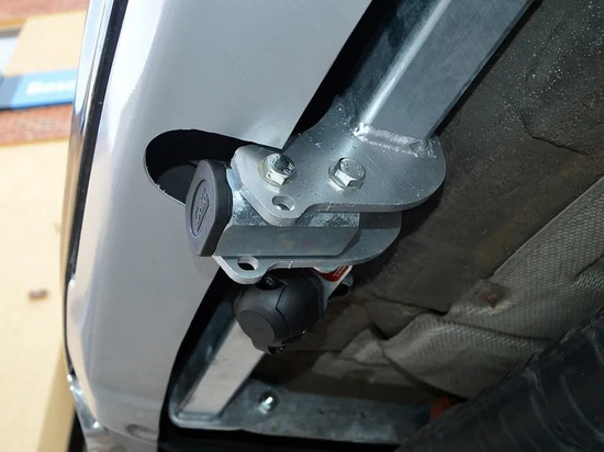Фаркоп Galia оцинкованный для Land Rover Range Rover III 2002-2012. Быстросъемный крюк. Артикул R050C
