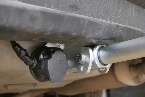 Фаркоп Galia оцинкованный для Ford Explorer V 2010-2019. Быстросъемный крюк. Артикул F123C