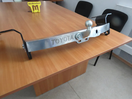 Фаркоп Мотодор с нержавеющей накладкой для Toyota Land Cruiser 200 2007-2022. Фланцевое крепление. Артикул 92502-FN