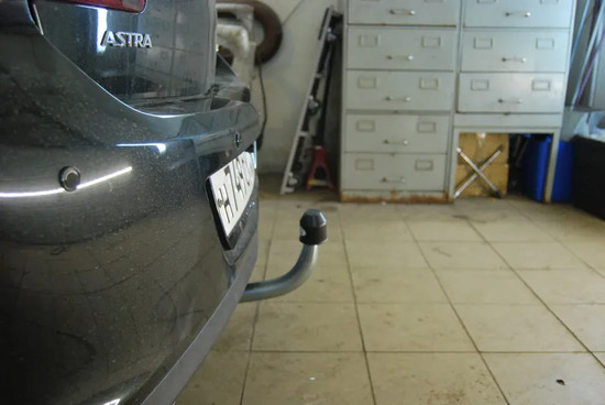 Фаркоп Galia оцинкованный для Opel Astra J седан 2009-2015. Быстросъемный крюк. Артикул O061C