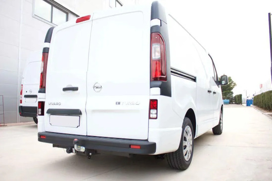 Фаркоп Aragon для Renault Trafic II 2001-2014. Фланцевое крепление. Артикул E4518BC