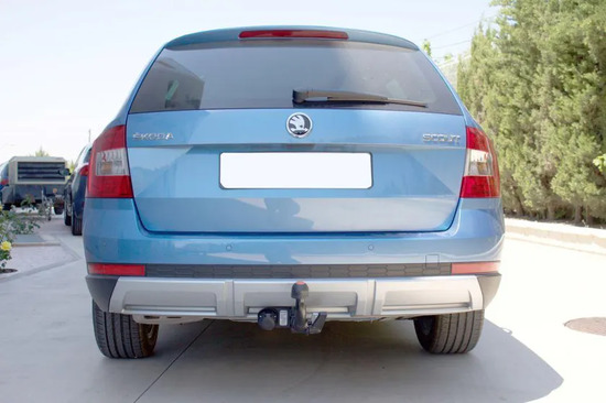 Фаркоп Aragon для Skoda Octavia A7 универсал 2013-2020. Быстросъемный крюк. Артикул E5905BS