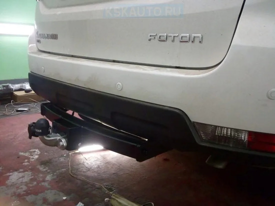 Фаркоп Лидер-Плюс для Toyota Fortuner I 2005-2015 с нержавеющей пластиной. Артикул T122-F(N)