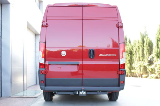 Фаркоп Aragon для Peugeot Boxer 2WD Pick-up, Van 2006-2022. Фланцевое крепление. Артикул E1207BC