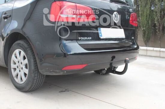 Фаркоп Aragon (быстросъемный крюк, вертикальное крепление) для Audi A3 8V Sportback S-line 2012-2016. Артикул E6712AV