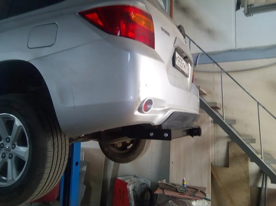 Фаркоп Bizon для Toyota Highlander I 2001-2007. Быстросъемный крюк. Артикул FA 1010-E