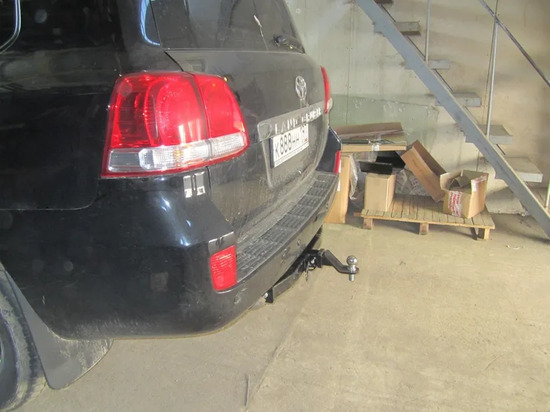 Фаркоп Bizon для Lexus LX 570 2007-2022 с накладкой из нержавеющей стали. Быстросъемный крюк. Артикул FA 0859-E(N)