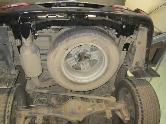 Фаркоп Bizon для Lexus LX 570 2007-2022 с накладкой из нержавеющей стали. Быстросъемный крюк. Артикул FA 0859-E(N)